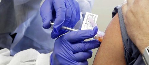 La vacuna contra el coronavirus estará lista a mediados de 2021.