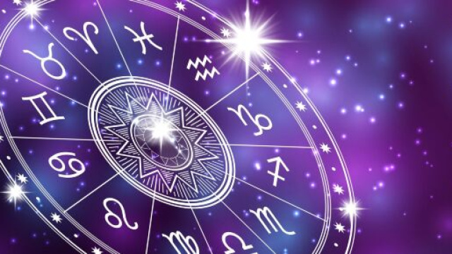 Oroscopo di domani, 22 luglio: nuovo look per Capricorno, serenità per Acquario e Pesci.