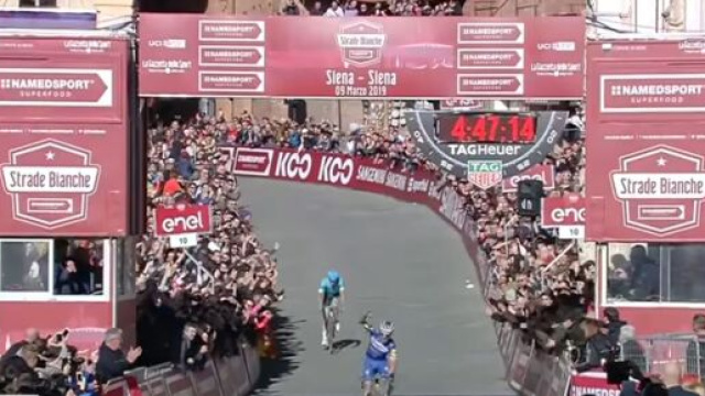 Julian Alaphilippe, vincitore della Strade Bianche di ciclismo nel 2019.