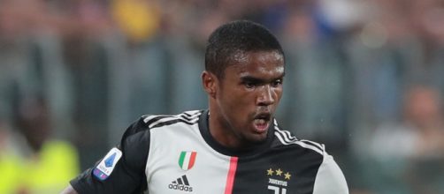 Douglas Costa, centrocampista offensivo della Juventus.