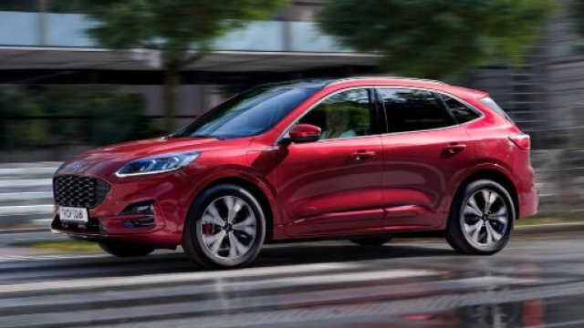 Kuga Plug-In Hybrid, caratteristiche, allestimenti e prezzi del nuovo SUV ibrido di Ford