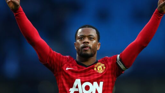 Patrice Evra: il chambre Liverpool après leur titre, la toile en feu