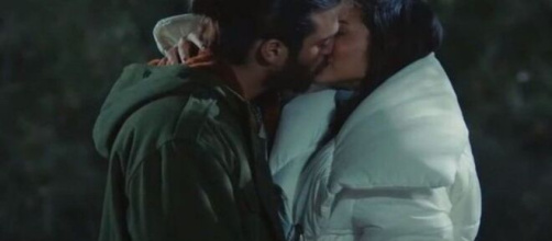 Daydreamer, trame turche: Sanem bacia il fotografo e gli confessa che lo ama.