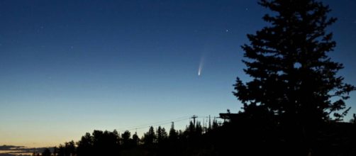 Foto do cometa Neowise, o qual só voltará a ser visto na Terra daqui 6.800 anos. (Arquivo Blasting News)