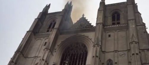 Francia, incendio alla cattedrale di Nantes: un 39enne ha confessato, arrestato.