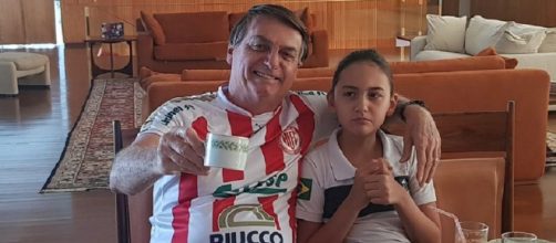 Presidente Jair Bolsonaro com a filha. (Reprodução/Facebook)