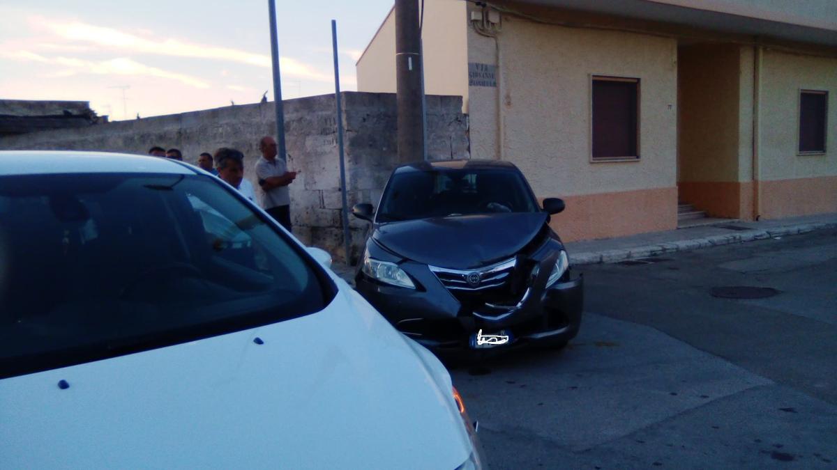 Brindisi Incidente Stradale In Pieno Centro Abitato A Tuturano Non Ci Sono Feriti