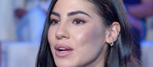 Giulia De Lellis commossa su Instagram: 'Mia nonna non sta bene, non sono tranquilla'.