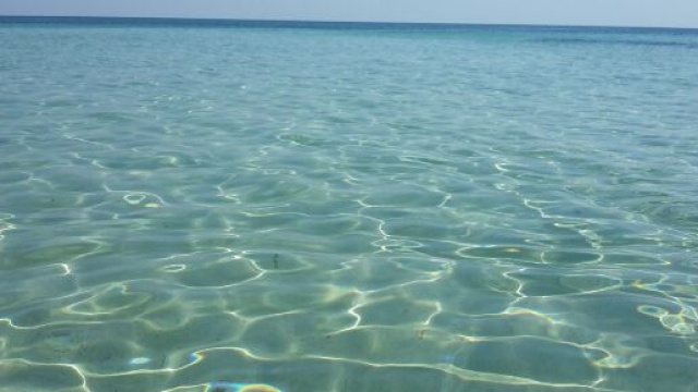 Taranto, una 43enne rischia di annegare a San Pietro in Bevagna: salvata da un medico.
