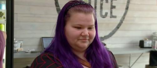 '90 Day Fiancé': Nicole might work in a restaurant upon she returning to the US. [Image Source: TLC/ YouTube Screenshot]