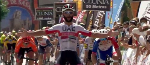 Fernando Gaviria vince la seconda tappa della Vuelta Burgos