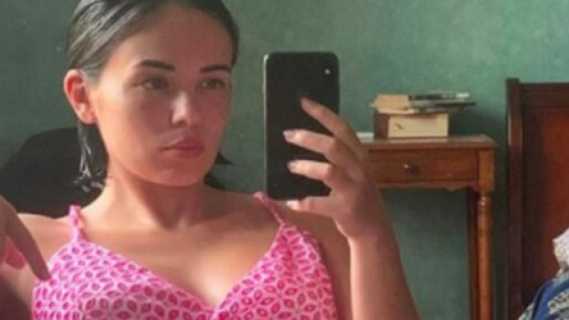 TPMP: Agathe Auproux poste une photo de sa robe violette - Photo capture d'écran Instagram Agathe Auproux