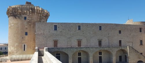 Castello di Venosa, il cortile interno.