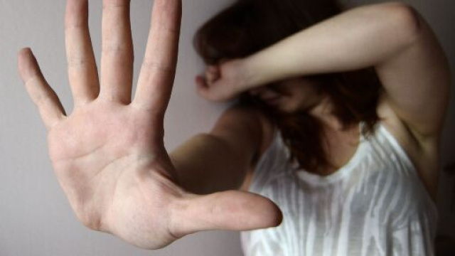 Uccisero il padre dopo anni di violenze e abusi, adesso rischiano 15 anni di carcere.