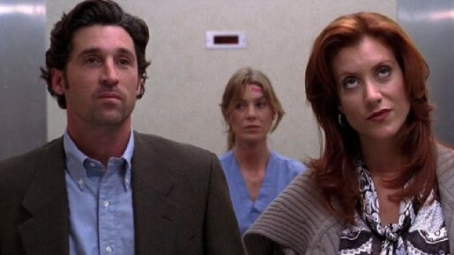 Nella seconda stagione di Grey's Anatomy, Meredith e Derek si separano ma il neurochirurgo non rinuncia alla specializzanda.