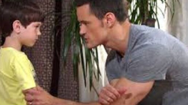 Beautiful, anticipazioni Usa: Douglas viene minacciato da Thomas affinché mantenga il segreto su Beth.