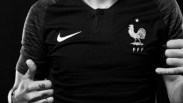 Le nouveau maillot de l'&eacute;quipe de France d&eacute;voil&eacute;, la toile s'enflamme - Photo compte Instagram FFF