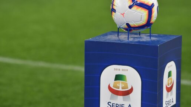 Serie A, le prime due della classifica perdono negli anticipi.
