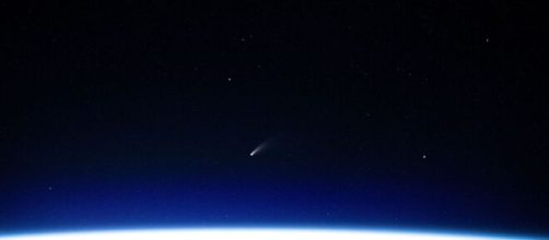 Cometa Neowise visto desde la Estación Espacial Internacional