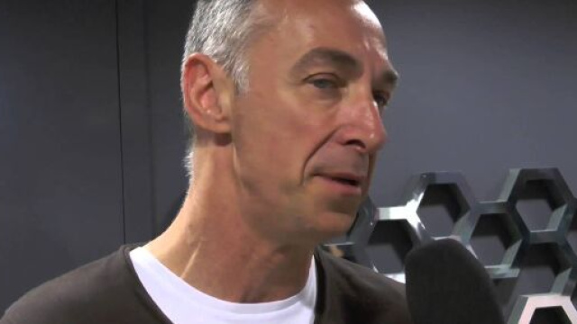 Linus, incidente mentre era in bicicletta: 'Sono finito sul cofano di un furgone'.