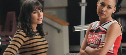 Naya Rivera a partagé l'affiche de la série Glee aux côté de son amie Lea Michele entre 2009 et 2015 (source : capture Twitter)