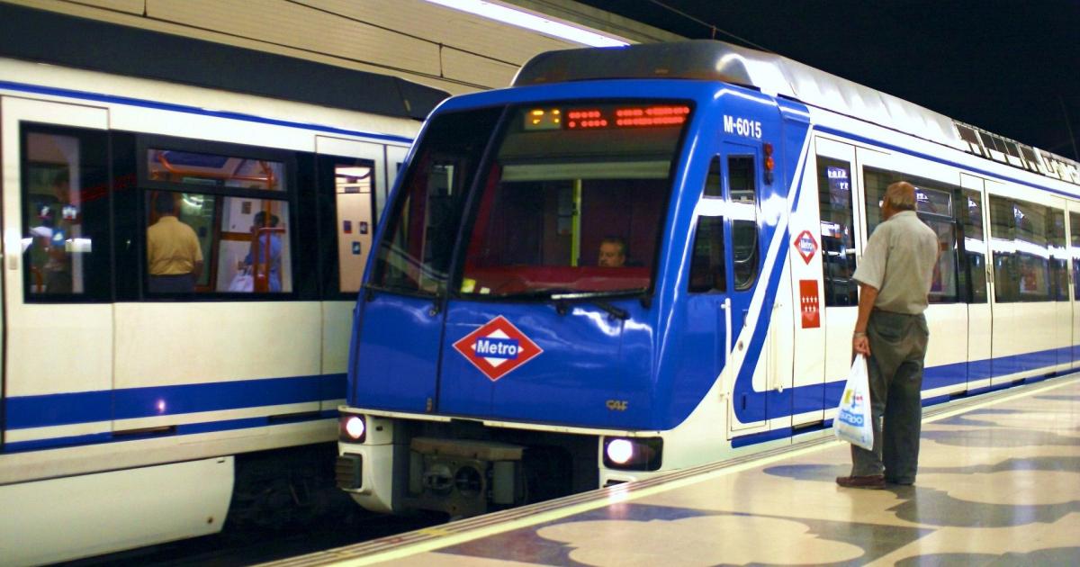 Caos en Metro de Madrid: Un tren parado casi 20 minutos sin respetarse