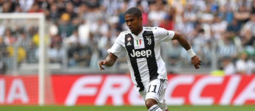 Douglas Costa, centrocampista offensivo della Juventus.