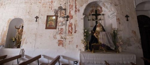 Un muro de la iglesia de Daimalos (Málaga) esconde varias historias misteriosas