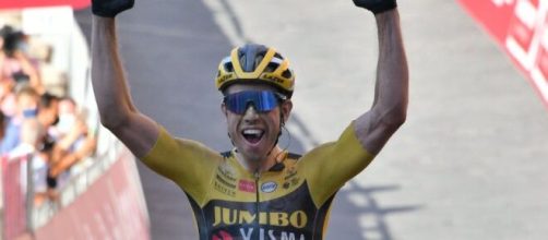 Wout Van Aert vittorioso alla Strade Bianche.