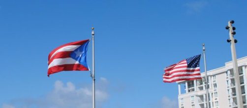 The flags of Puerto Rico and the United States. [Image vie Lee Cannon - Pixabay]