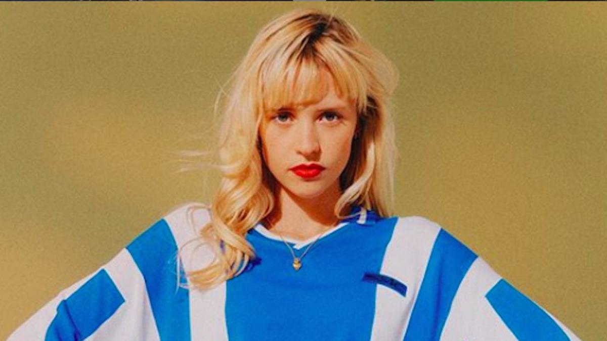 Angele Confirme Sa Relation Avec Marie Papillon Avec Une Photo Instagram