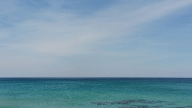 Brindisi, tre fratellini trascinati al largo in mare dalla corrente: salvati da un bagnino.
