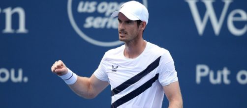 Andy Murray si qualifica per gli ottavi di finale degli Open di Cincinnati.
