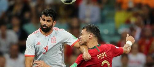 O brasileiros Pepe e Diego Costa, defendendo as seleções de Espanha e Portugal respectivamente. (Arquivo Blasting News)