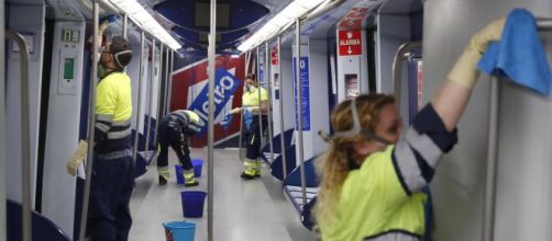 Madrid prohíbe comer y beber en metro y bus para contener el coronavirus