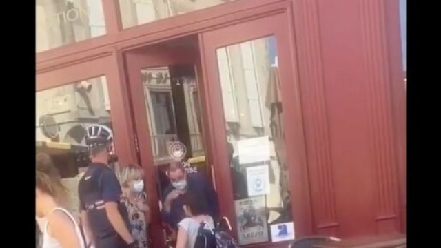 Les images de cette altercation ont &eacute;t&eacute; diffus&eacute;es et tr&egrave;s partag&eacute;es sur les r&eacute;seaux sociaux, source : capture Facebook