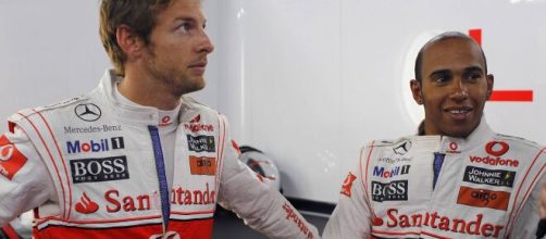Jenson Button e Lewis Hamilton estão entre os melhores pilotos britânicos da história da Fórmula 1. (Arquivo Blasting News)