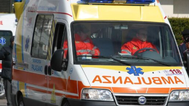 Lecce, incidente stradale tra auto e moto: deceduto un centauro di 54 anni, ferita la compagna.