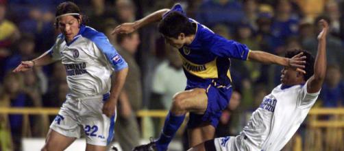 Cruz Azul foi o primeiro time mexicano a chegar a uma final de Libertadores, mas foi derrotado pelo Boca Juniors em 2001. (Arquivo Blasting News)