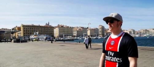 Porter un maillot du PSG sera interdit à Marseille autour du Vieux-Port ce dimanche 23 août, source : capture Facebook - France Interr