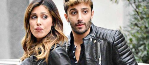 Belen Rodriguez fa discutere: al dito sfoggia l'anello che le ha regalato Andrea Iannone.