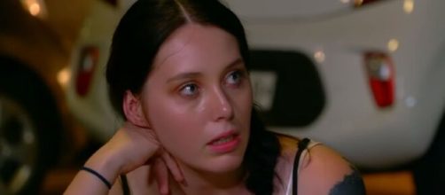Deavan takes to Instagram Live to rant about her daughter’s biological father. [Image Source: TLC/ YouTube]