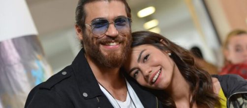 Demet Ozdemir ha rilasciato delle dichiarazioni positive sul collega Can Yaman.