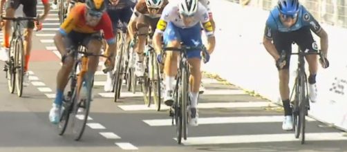 La volata finale con l'impennata di Ballerini e il sorpasso di Nizzolo