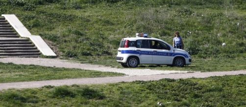 Milano, donna svenuta viene abusata da tre uomini: denunciati per violenza sessuale.