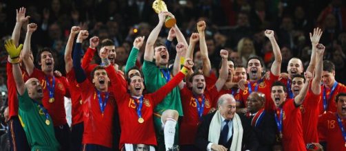 A Espanha foi a grande campeã da Copa do Mundo da FIFA em 2010, após bater a Holanda na final. (Arquivo Blasting News)