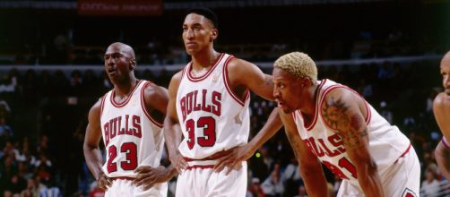 Michael Jordan, Scottie Pippen e Dennis Rodman foi o trio que marcou época no Chicago Bulls pela NBA nos anos 90. (Arquivo Blasting News)