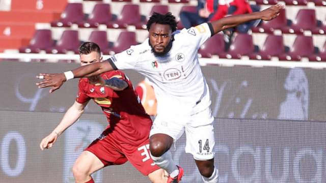 Crotone, M&rsquo;Bala Nzola idea per l'attacco.
