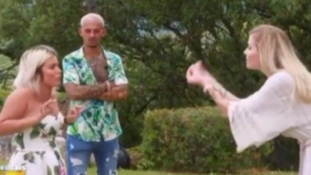 Les Marseillais vs Le Reste du Monde 5 : Jessica Thivenin et Carla Moreau se clashent violemment et en viennent aux mains.