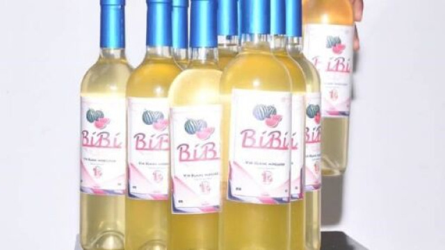 Le vin blanccamerounais BiBi produit à partir d'extraction de jus de pastèques (c) Bibi Martial